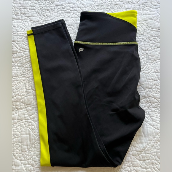 FABLETICS HIGH WAISTED MOTION 365 ZIP POCKET BLACK AND YELLOW COLOR SIZE MEDIUM - Picture 5 of 7